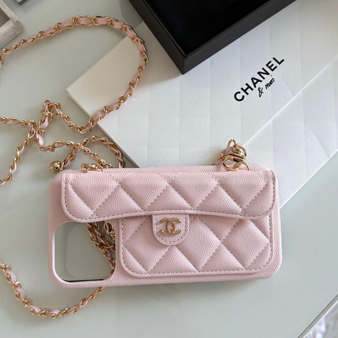 Coque Chanel avec chaîne