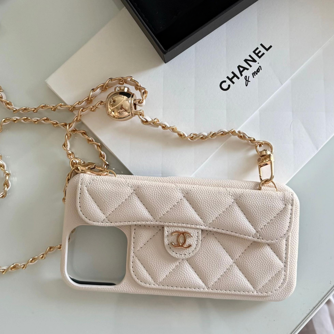 Coque Chanel avec chaîne