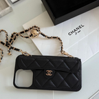Coque Chanel avec chaîne
