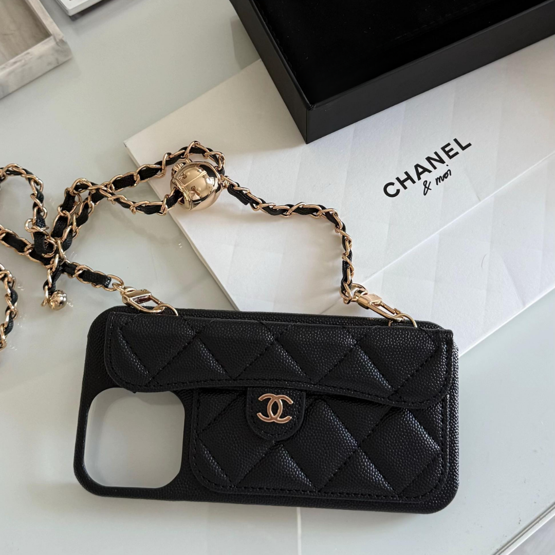 Coque Chanel avec chaîne